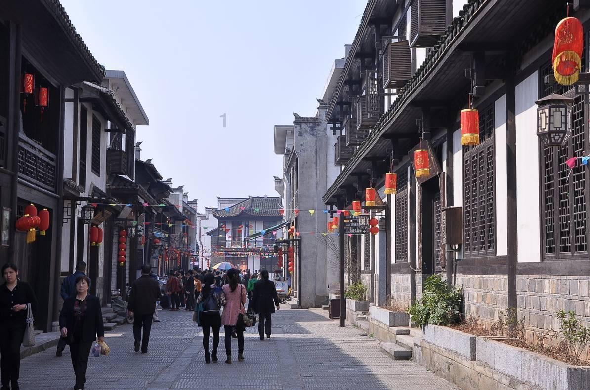 长沙降雨,居民街头蹦跳欢呼!当时的情况是怎样的?-专业有问必答平台,解决您的疑问与困扰